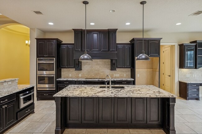 Building Photo - 944 Wilderness Oaks