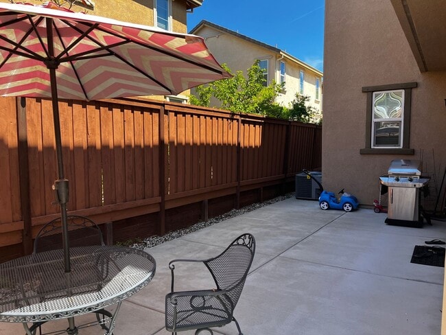 Building Photo - Great 4 Bedroom, 3 Bathroom 2100 sqft. Folsom Home for Lease