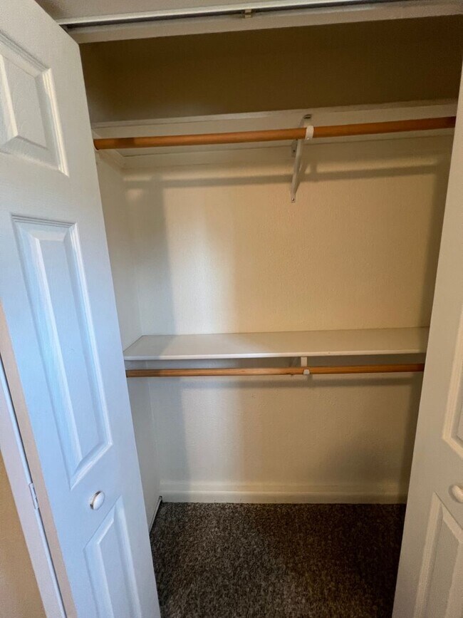 Building Photo - 102 E Park Ave