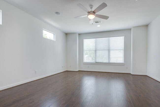 Building Photo - 2701 Lubbock Ave