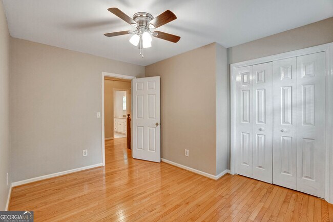 Building Photo - 295 Oakmere Rd