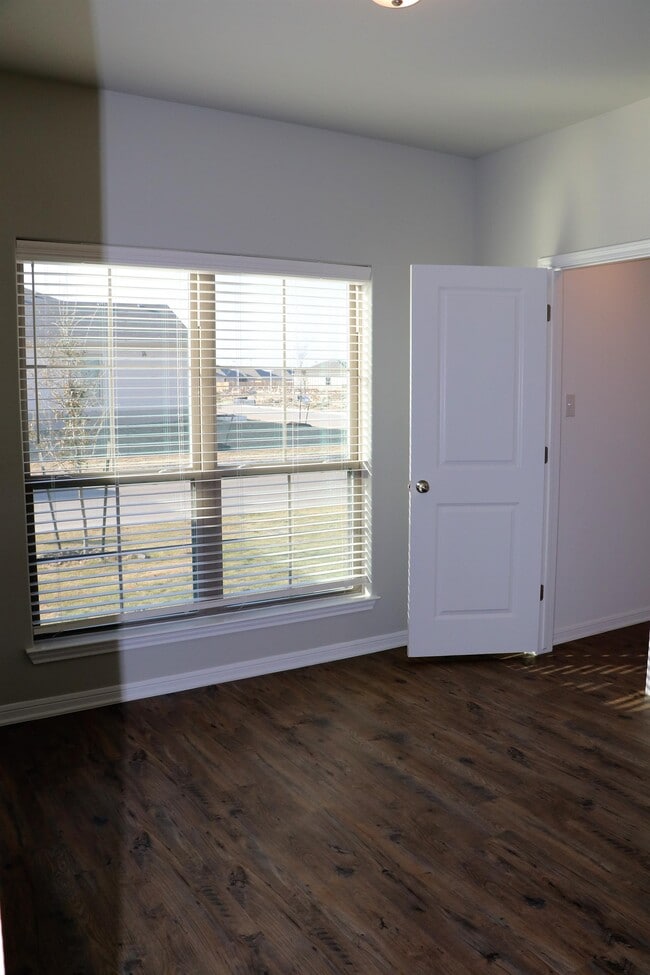 Building Photo - 1059 Aurora Grove Bend