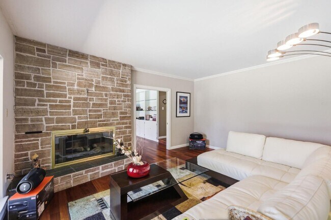 Building Photo - 25 Warmwood Way