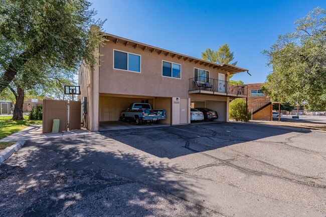 Primary Photo - Charming Townhome with Stunning Mountain V...