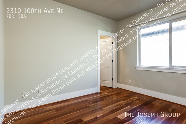 Building Photo - 2310 100th Ave NE