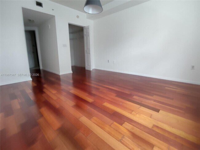 Building Photo - 17100 N Bay Rd