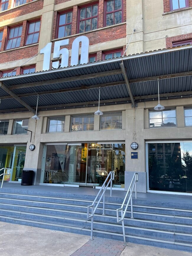 Building Photo - 150 Bay St