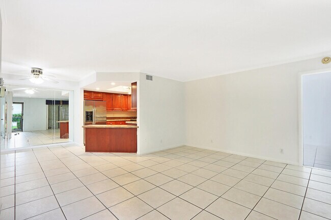 Building Photo - 6544 Chasewood Dr