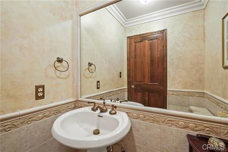 Building Photo - 22755 Dale Ct