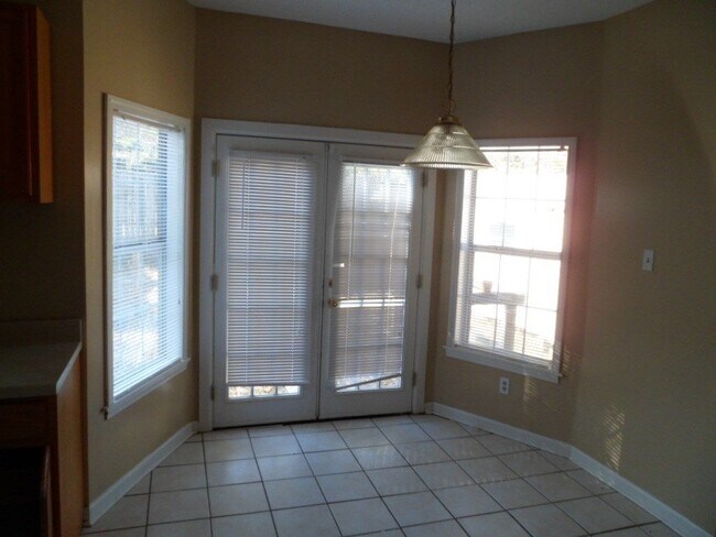 Building Photo - 2225 Pratt St