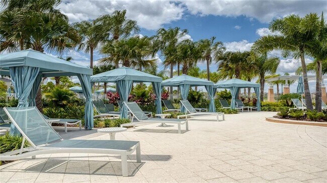 Building Photo - 1919 Tropical Palms Cir