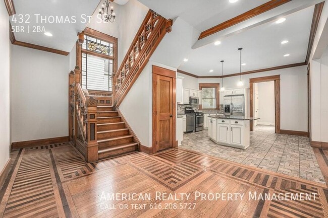 Building Photo - 432 Thomas St SE