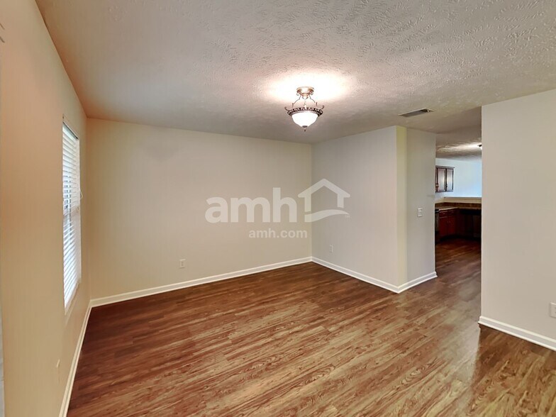 Building Photo - 1027 Gannett Rd