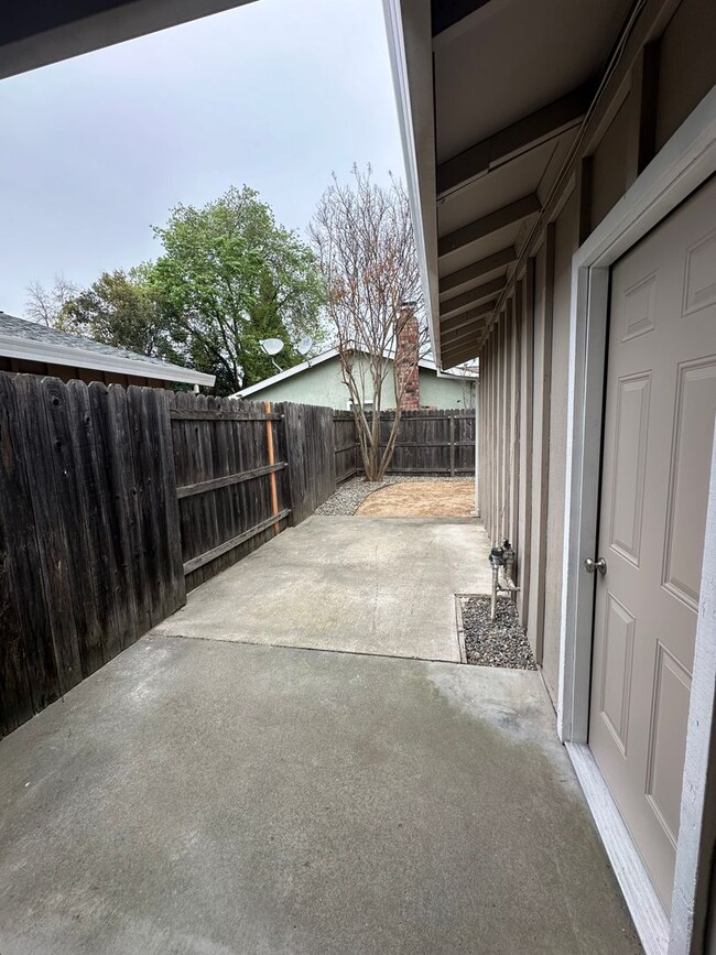 Building Photo - COMPLETELY REMODEL 3 BEDROOM, 2 BATHROOM, ...