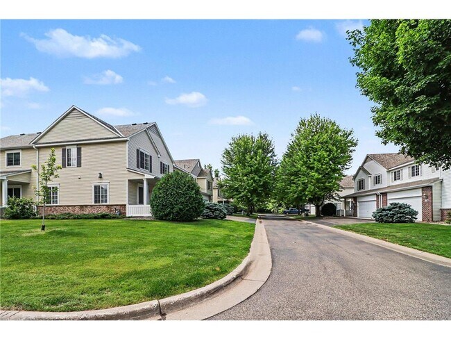 Building Photo - 130 River Woods Dr W