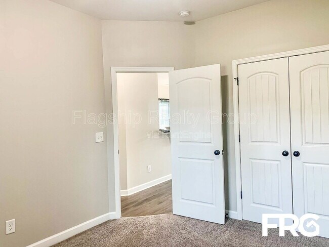 Building Photo - 230 Planters Ridge Dr