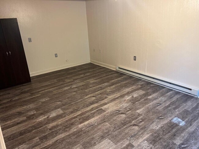 Building Photo - 4790 Sunnybrook Rd