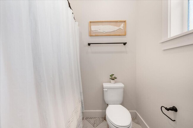 Building Photo - 3 Bedroom. 2.5 Bathroom House in Nampa