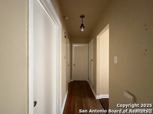 Building Photo - 2000 W Mistletoe Ave