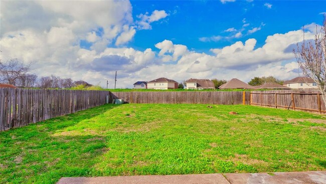 Building Photo - 4214 Oakland Falls Dr