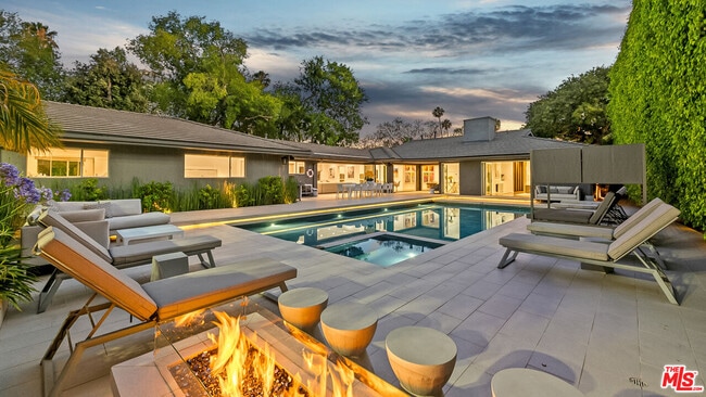 Building Photo - 602 Whittier Dr