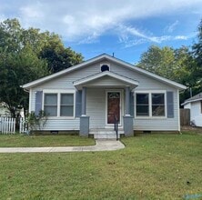 Building Photo - 1112 NE Wellman Ave