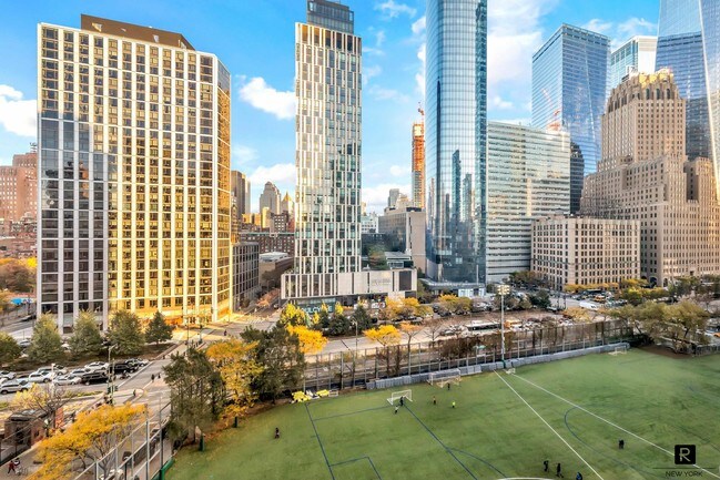 Building Photo - 300 North End Avenue