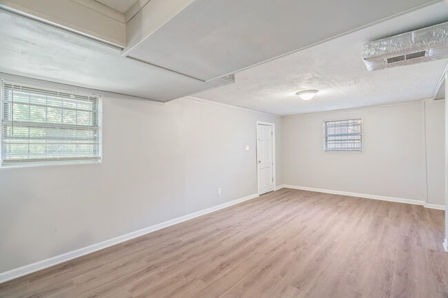 Building Photo - 2809 Lay Ave