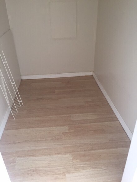 Building Photo - 410 28th St W