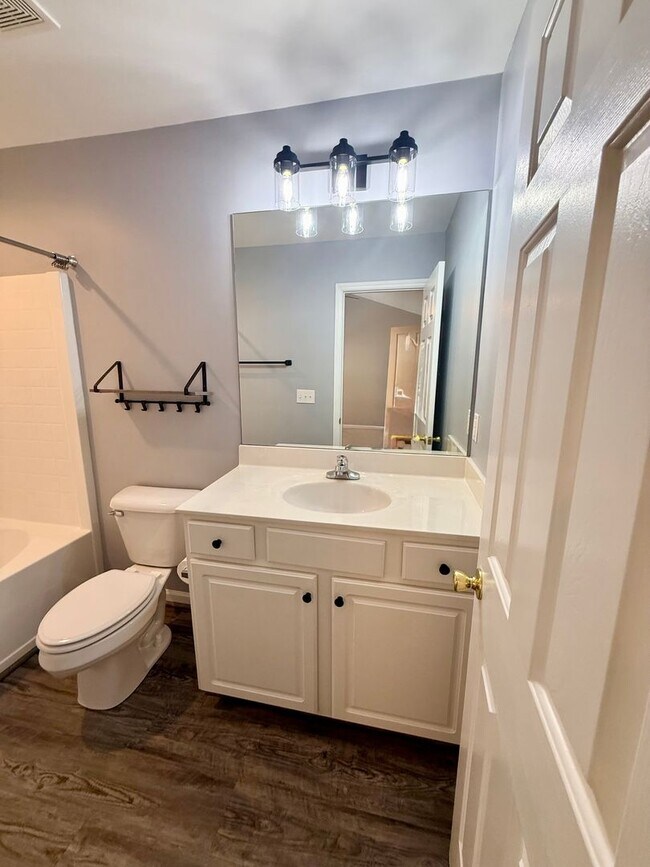 Building Photo - Beautiful 2 Bedroom, 2.5 Bath Townhome in St. Andrews at Stoney Creek – Golf Course Community, Wh...