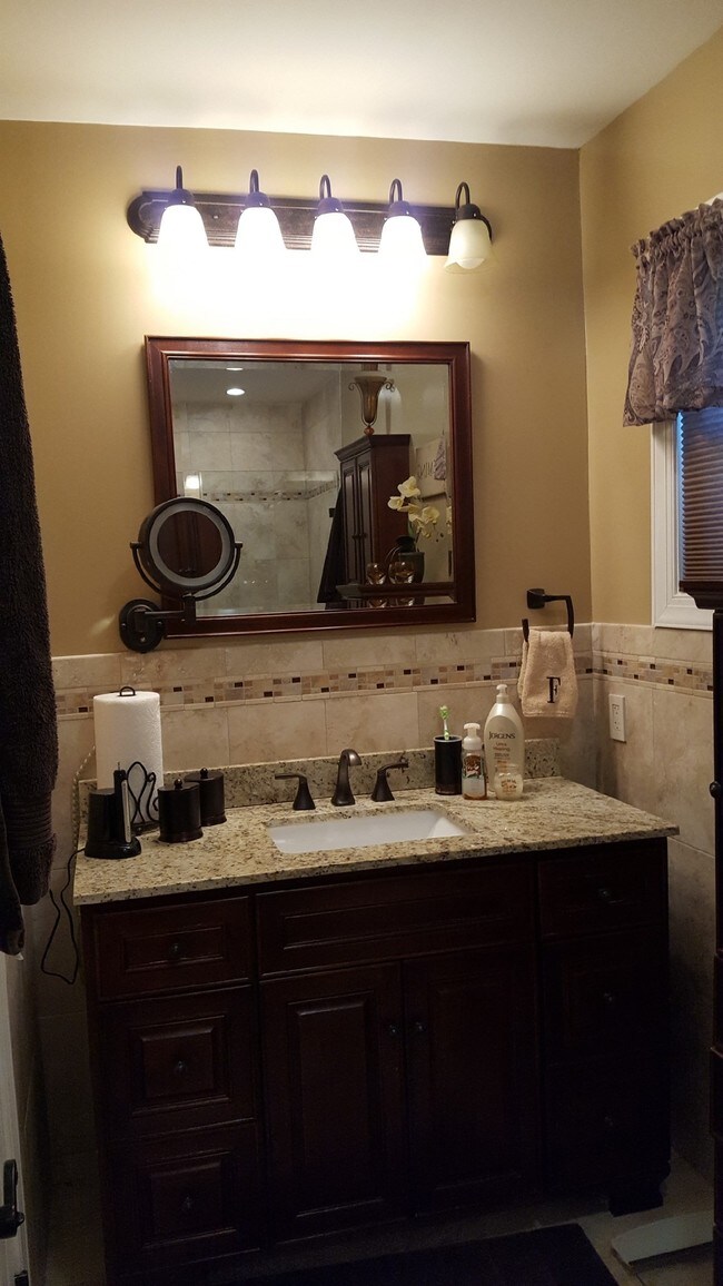 Building Photo - 50 E Bettlewood Ave