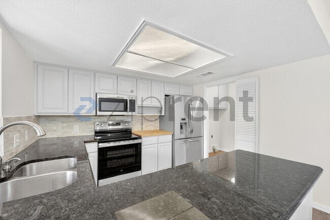 Building Photo - 1006 Tulane Dr