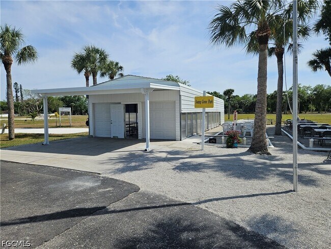 Building Photo - 5558 Palm Beach Blvd