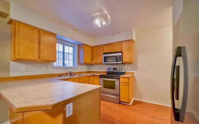 Building Photo - Beautiful Home with heated 2 car garage! C...
