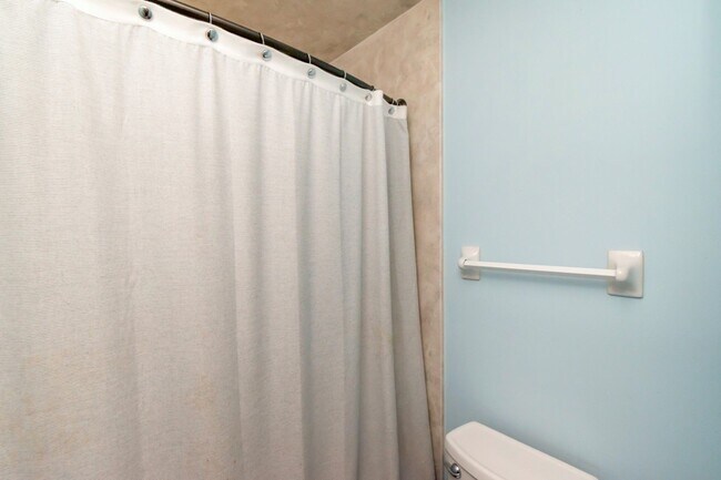 Building Photo - Great house with a pool in Satsuma!