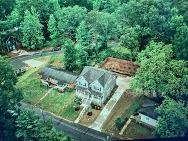 Building Photo - 106 Hilton St