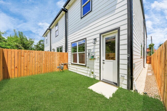 Building Photo - 5029 Broom St