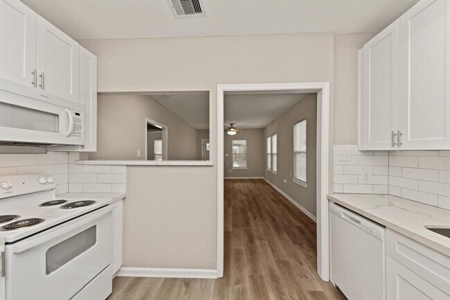 Building Photo - 1113 8th St