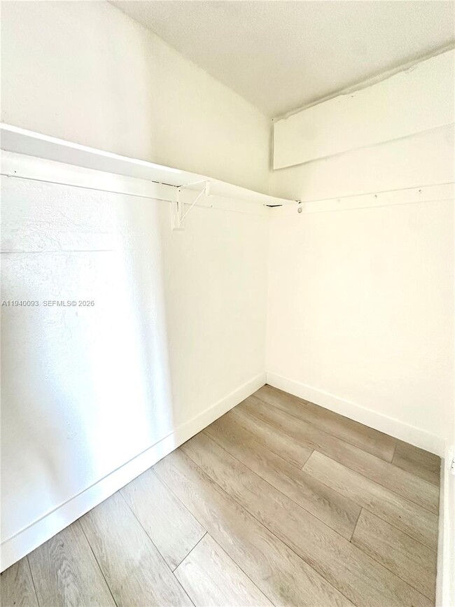 Building Photo - 967 SW 5th St