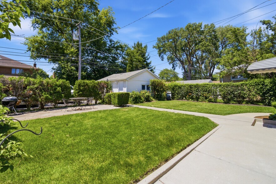 Building Photo - 7314 N Crawford Ave