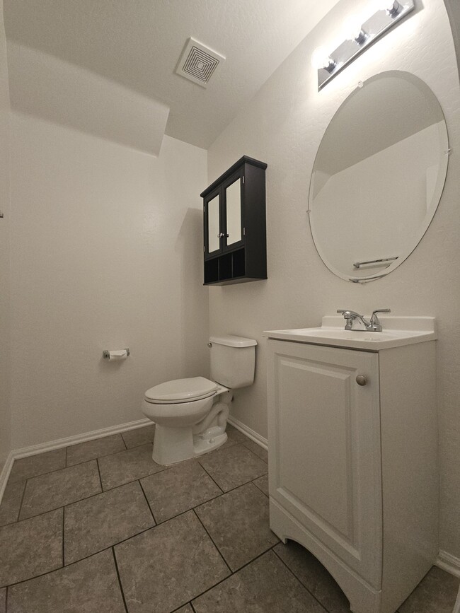 Building Photo - 995 S Cheshire Ln