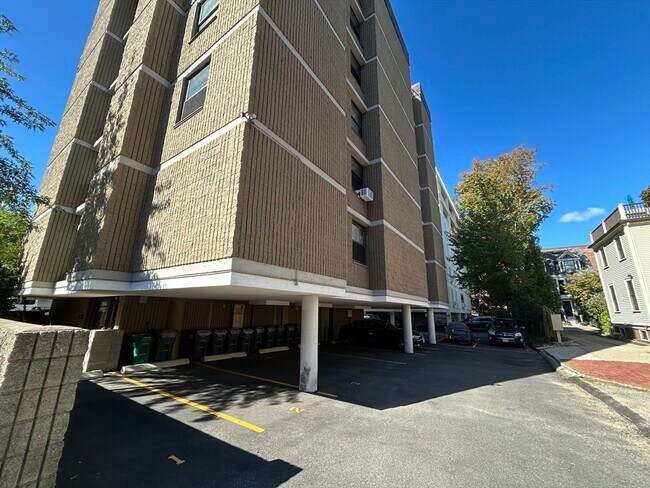 Building Photo - 45 Trowbridge St