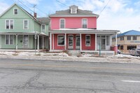 Building Photo - 358 York St