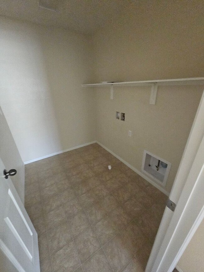 Building Photo - 4 BEDROOM HOME IN MOUNTAINS EDGE