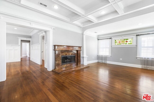 Building Photo - 2230 W 30th St