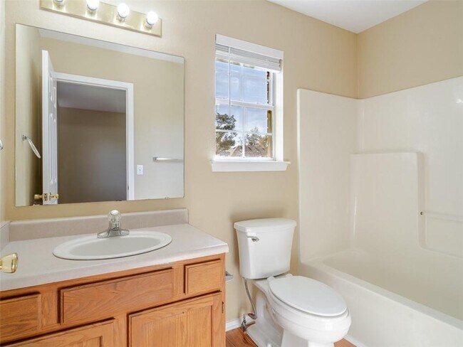 Building Photo - 12 Holly Dr