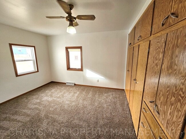 Building Photo - 3 Bedroom, 2 Bath House With All the Charm and Space You Need!