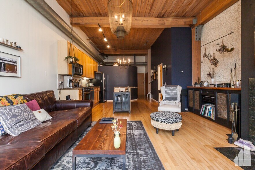 Building Photo - 2333 W Saint Paul Ave