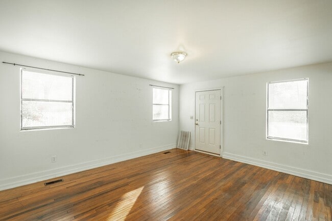Building Photo - Updated 2 Bedroom Red Bank Home with Porch and Backyard