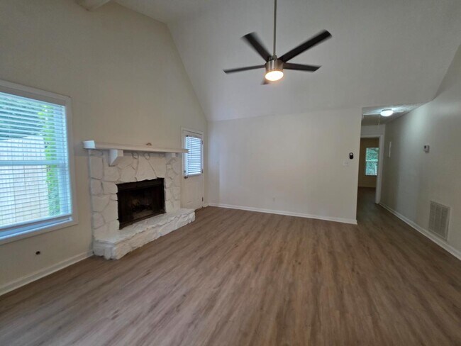 Building Photo - 452 Booth Cir SW